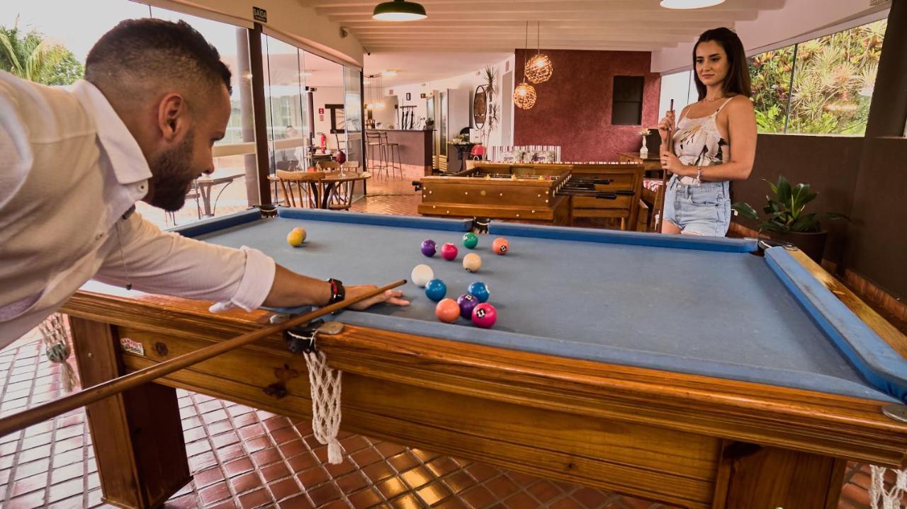 Hotel Boutique Frangipani Brotas Extérieur photo Pool table with a basketball hoop
