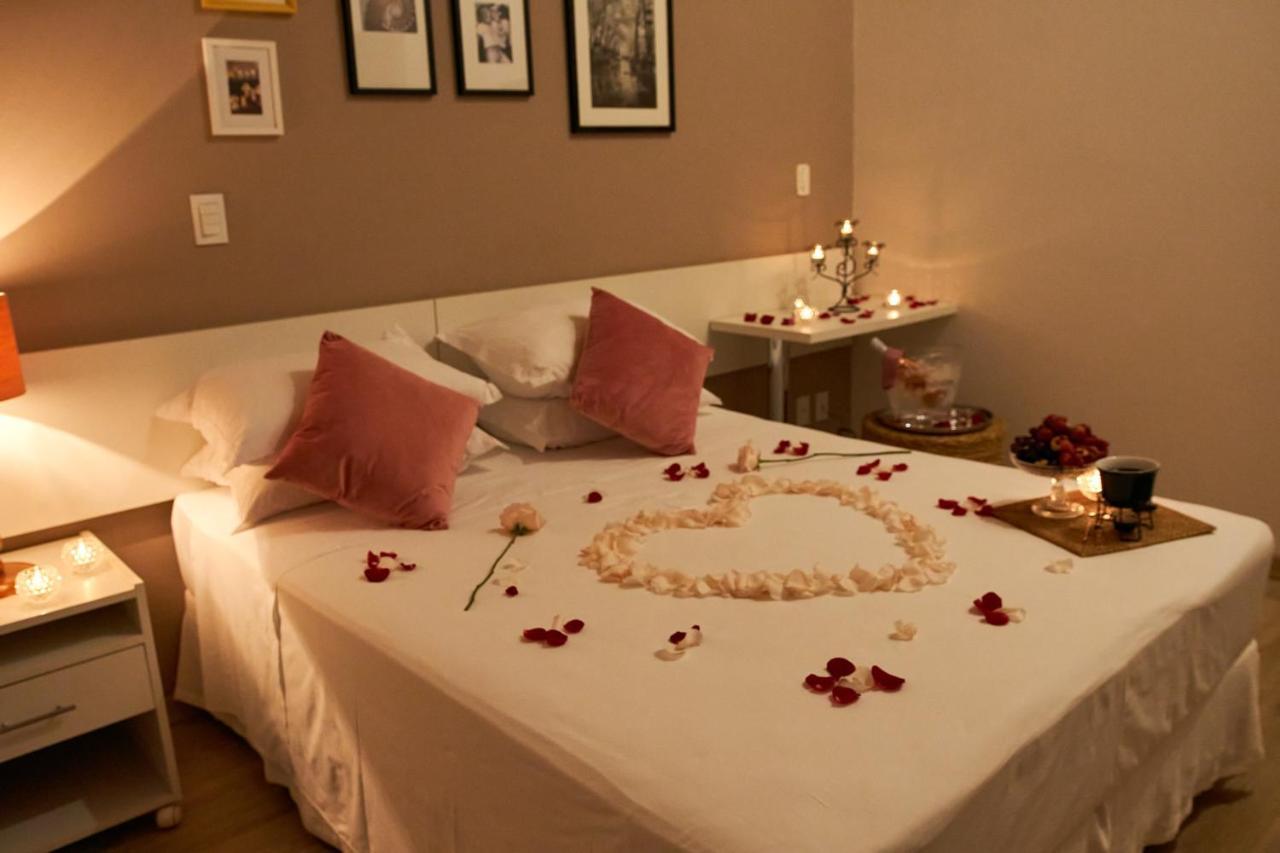 Hotel Boutique Frangipani Brotas Extérieur photo A bedroom decorated for Valentine's Day