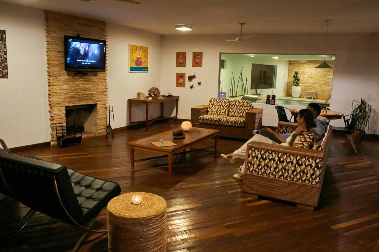 Hotel Boutique Frangipani Brotas Extérieur photo The lounge at the airport