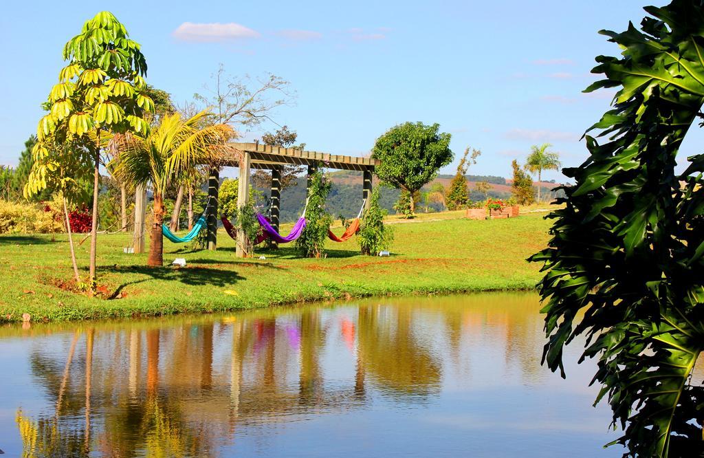 Hotel Boutique Frangipani Brotas Extérieur photo View of the lake at the resort